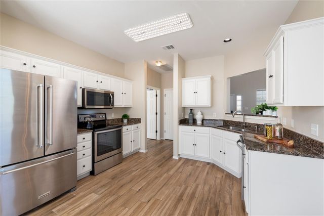 207 Wesley Ridge DR, Spicewood, TX 78669