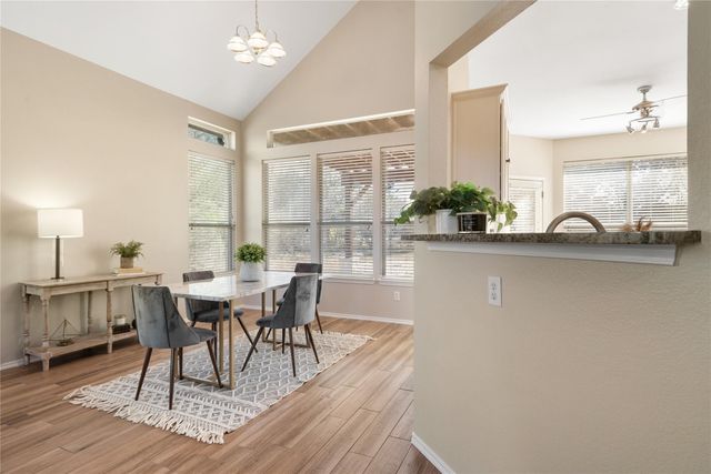 207 Wesley Ridge DR, Spicewood, TX 78669