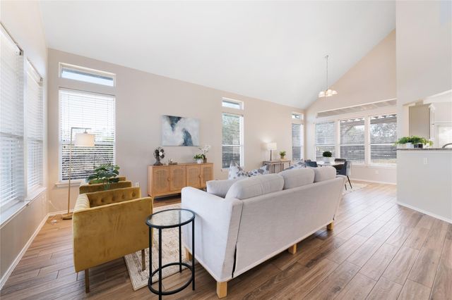 207 Wesley Ridge DR, Spicewood, TX 78669