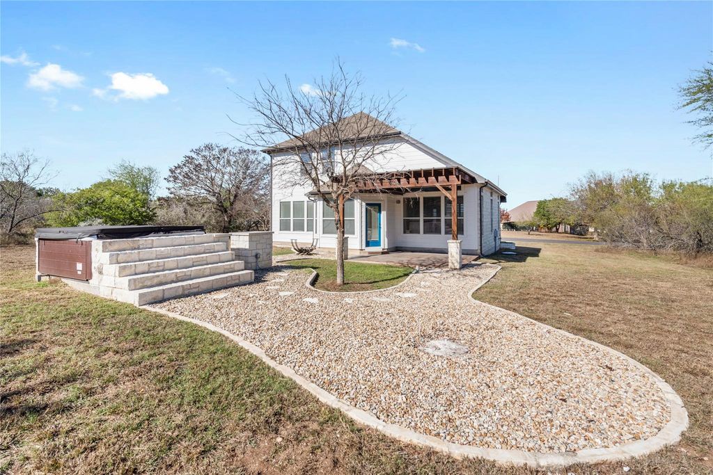 207 Wesley Ridge DR, Spicewood, TX 78669
