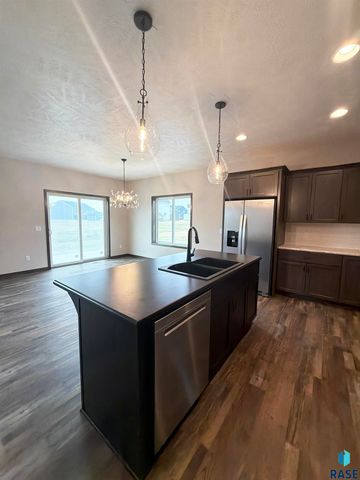 5925 S Spirea Ave Avenue, Sioux Falls, SD 57108