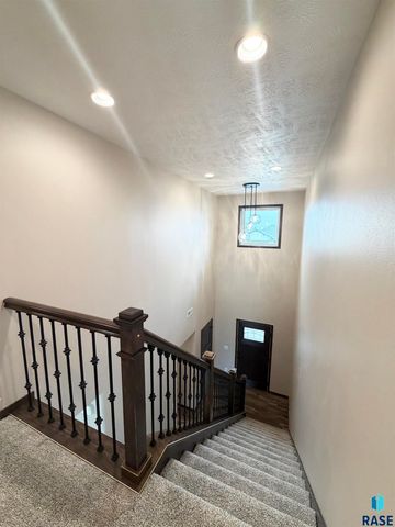 5925 S Spirea Ave Avenue, Sioux Falls, SD 57108