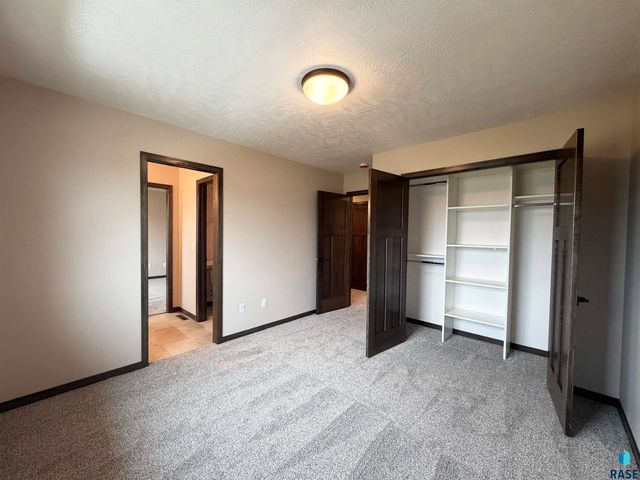 5925 S Spirea Ave Avenue, Sioux Falls, SD 57108