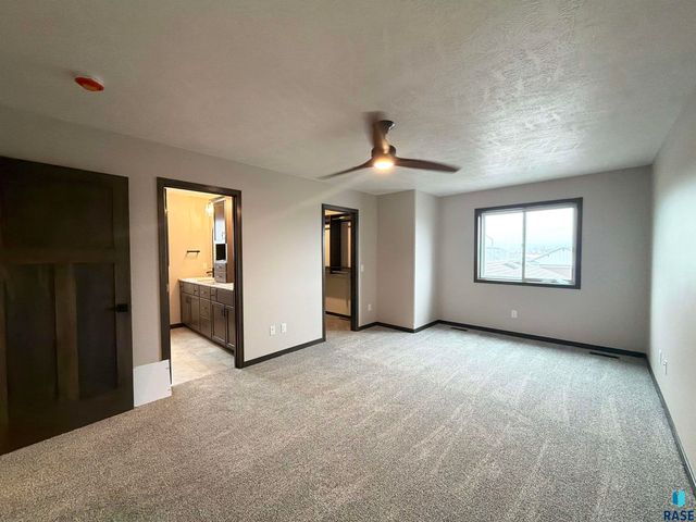 5925 S Spirea Ave Avenue, Sioux Falls, SD 57108