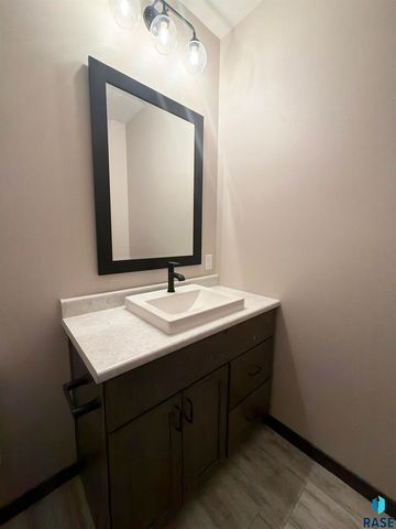 5925 S Spirea Ave Avenue, Sioux Falls, SD 57108