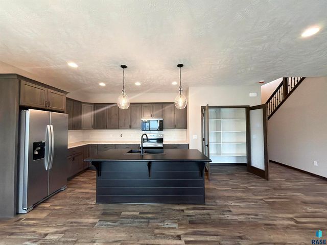 5925 S Spirea Ave Avenue, Sioux Falls, SD 57108