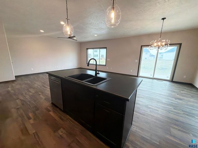 5925 S Spirea Ave Avenue, Sioux Falls, SD 57108