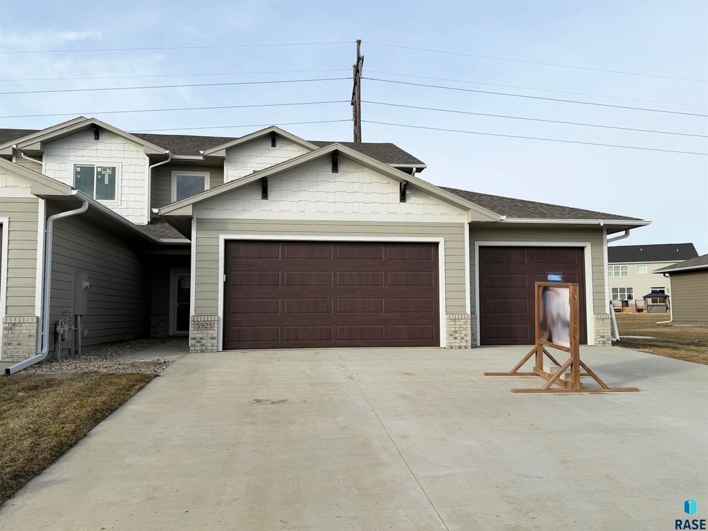 5925 S Spirea Ave Avenue, Sioux Falls, SD 57108