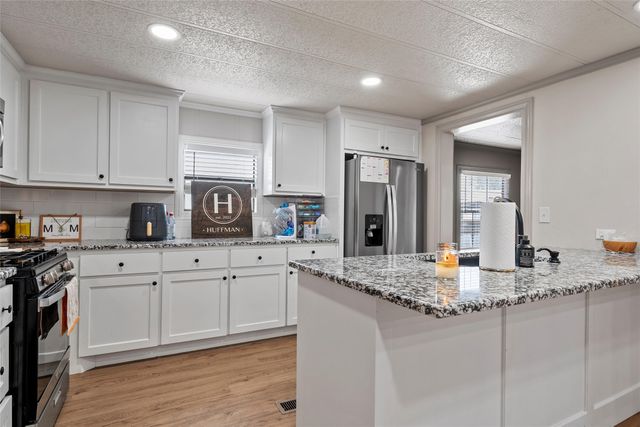 210 W 9th Street, Mcgregor, TX 76657