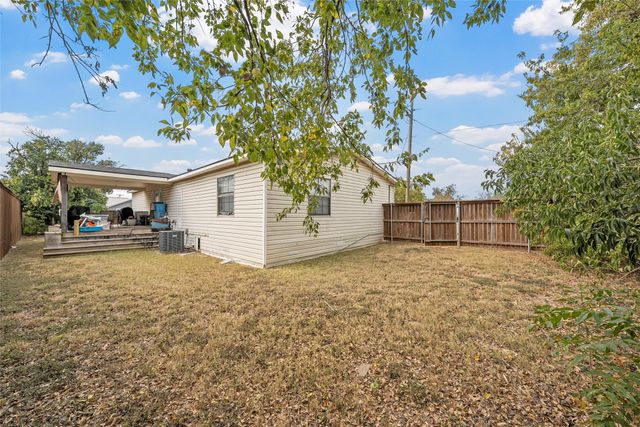 210 W 9th Street, Mcgregor, TX 76657