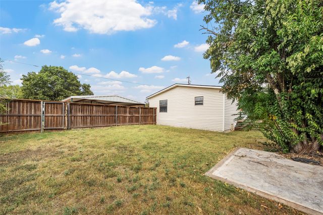 210 W 9th Street, Mcgregor, TX 76657