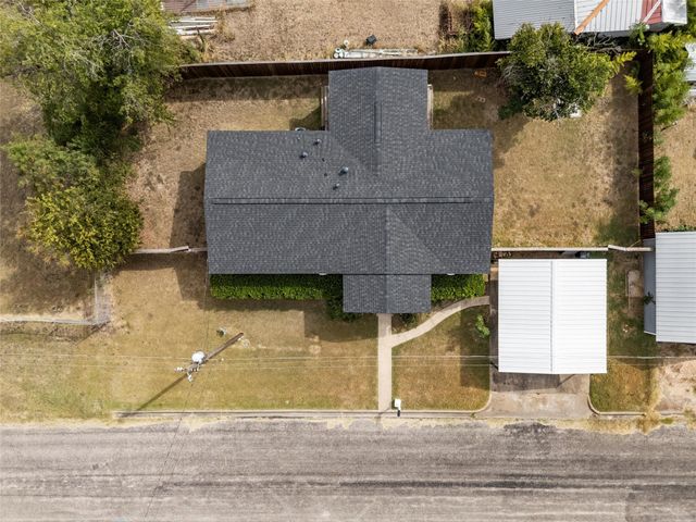 210 W 9th Street, Mcgregor, TX 76657