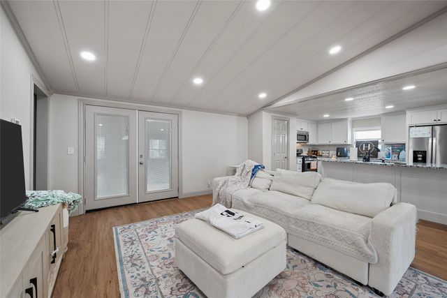 210 W 9th Street, Mcgregor, TX 76657