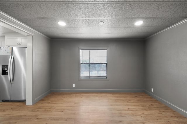 210 W 9th Street, Mcgregor, TX 76657