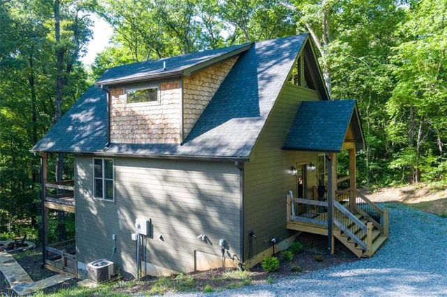 318 Lees Ride, Mccaysville, GA 30555