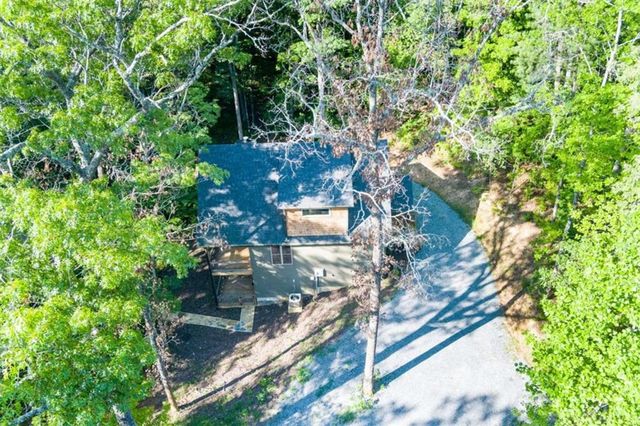 318 Lees Ride, Mccaysville, GA 30555