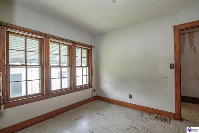 619 S Wilson Rd, Radcliff, KY 40160