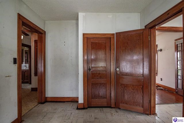 619 S Wilson Rd, Radcliff, KY 40160