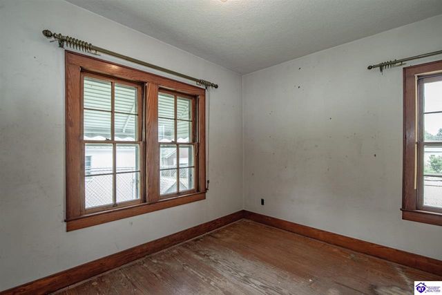 619 S Wilson Rd, Radcliff, KY 40160