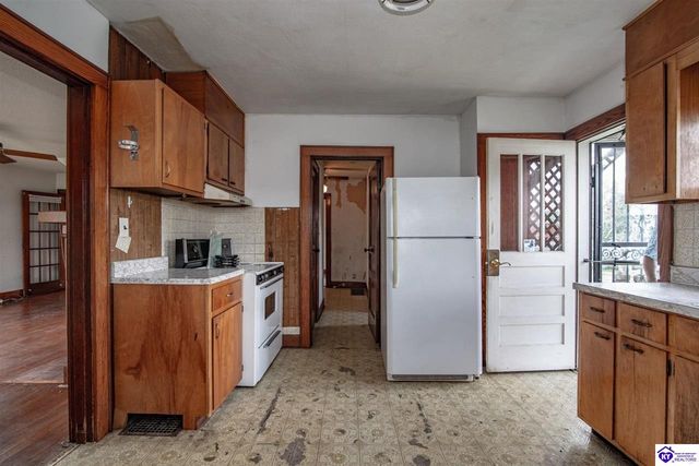 619 S Wilson Rd, Radcliff, KY 40160