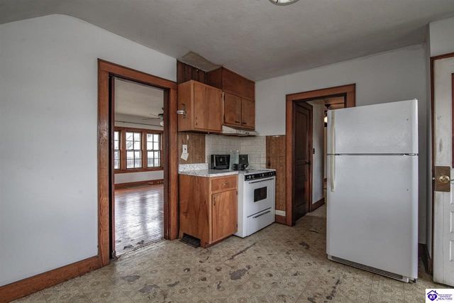 619 S Wilson Rd, Radcliff, KY 40160