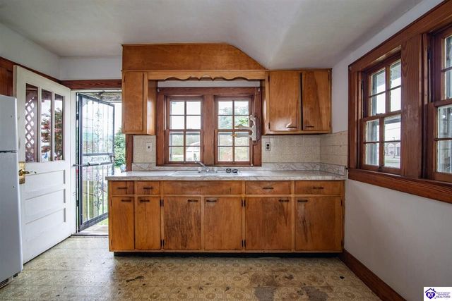 619 S Wilson Rd, Radcliff, KY 40160