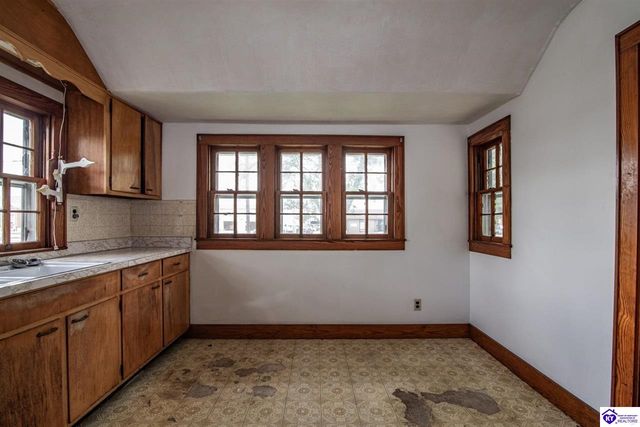 619 S Wilson Rd, Radcliff, KY 40160