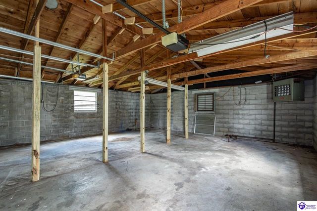 619 S Wilson Rd, Radcliff, KY 40160