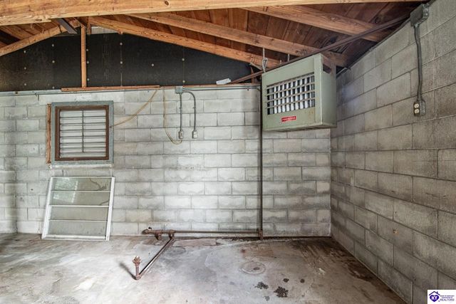 619 S Wilson Rd, Radcliff, KY 40160