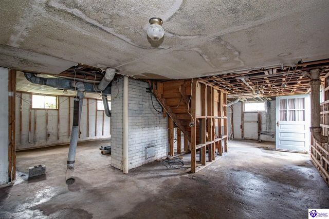 619 S Wilson Rd, Radcliff, KY 40160