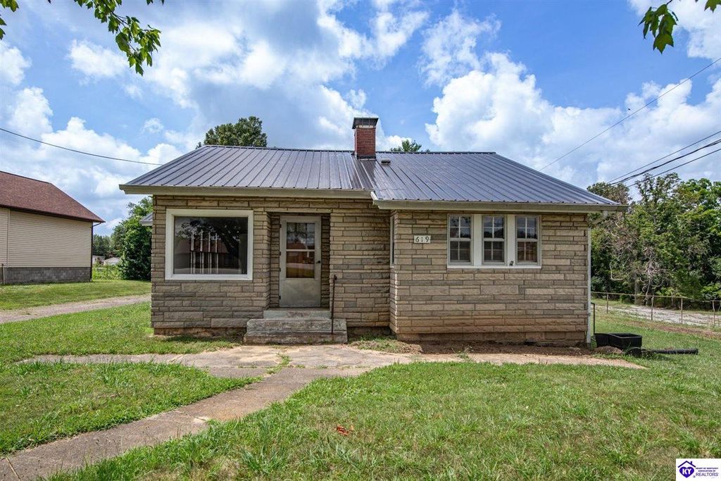 619 S Wilson Rd, Radcliff, KY 40160