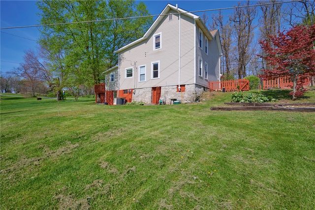365 W Park Rd, Muddy Creek Twp, PA 16051