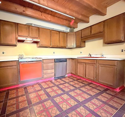 223 Boston Post Rd, Weston, MA 02493