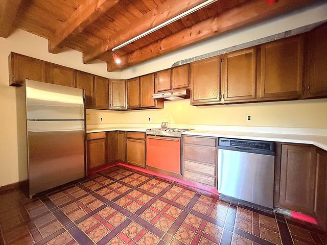 223 Boston Post Rd, Weston, MA 02493