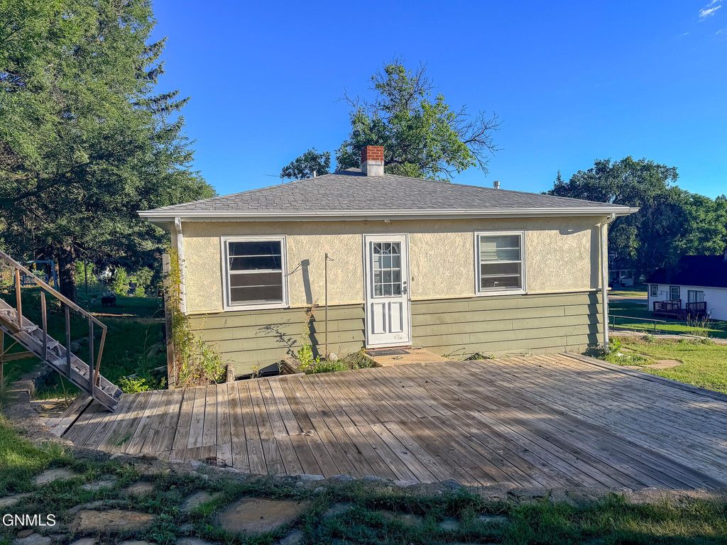 407 7th Avenue NW, Mandan, ND 58554 photo 4