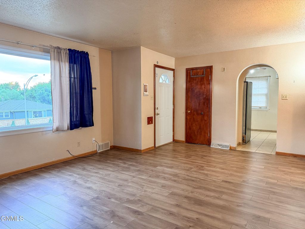 407 7th Avenue NW, Mandan, ND 58554 photo 5