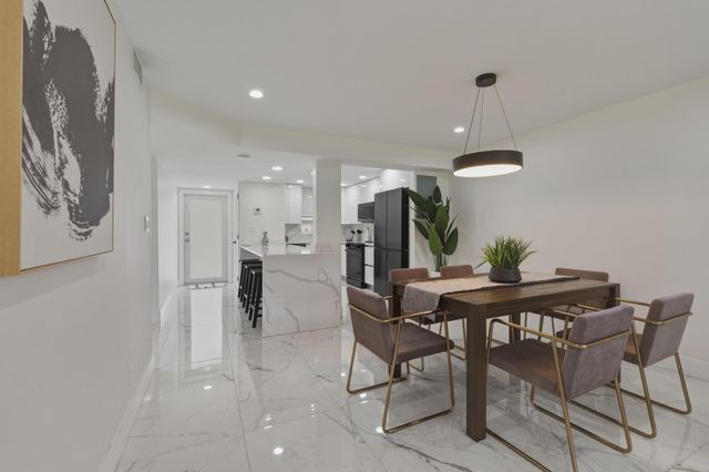 9523 N Hollybrook Lake Drive 103, Pembroke Pines, FL 33025