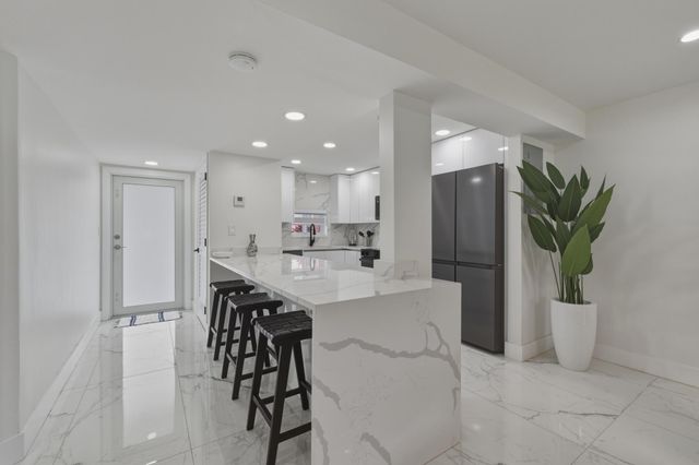 9523 N Hollybrook Lake Drive 103, Pembroke Pines, FL 33025