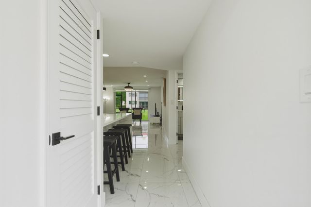 9523 N Hollybrook Lake Drive 103, Pembroke Pines, FL 33025