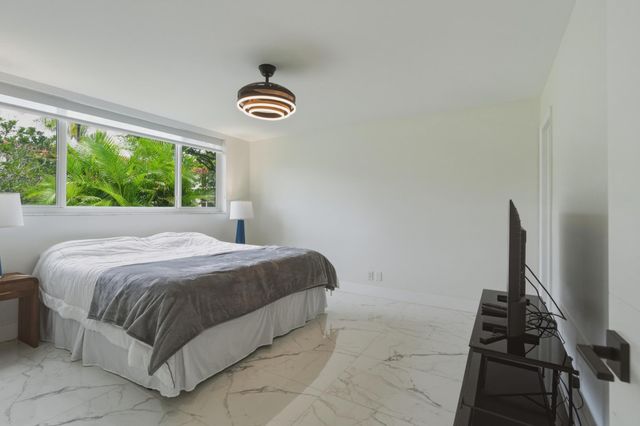 9523 N Hollybrook Lake Drive 103, Pembroke Pines, FL 33025