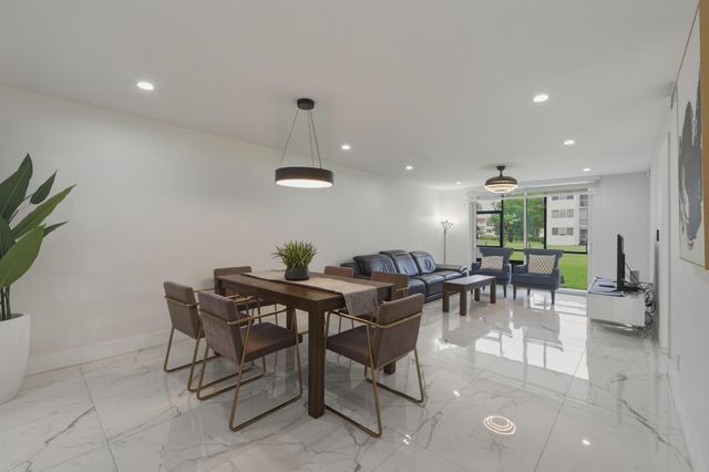 9523 N Hollybrook Lake Drive 103, Pembroke Pines, FL 33025