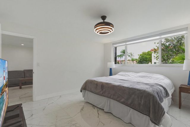 9523 N Hollybrook Lake Drive 103, Pembroke Pines, FL 33025