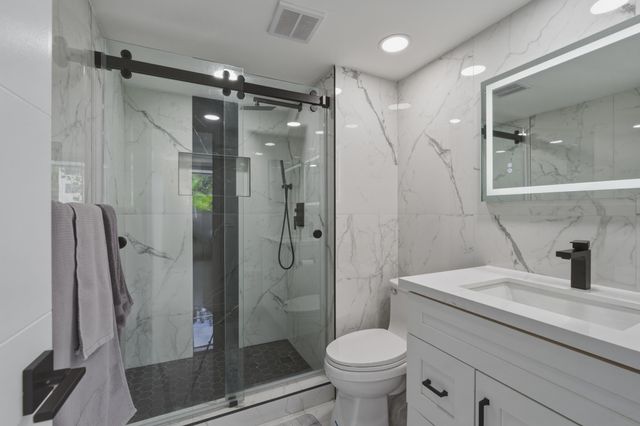 9523 N Hollybrook Lake Drive 103, Pembroke Pines, FL 33025