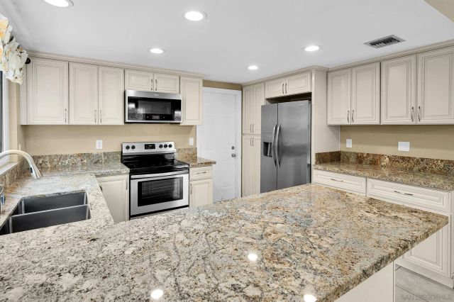 853 Hale Ct, El Cajon, CA 92020