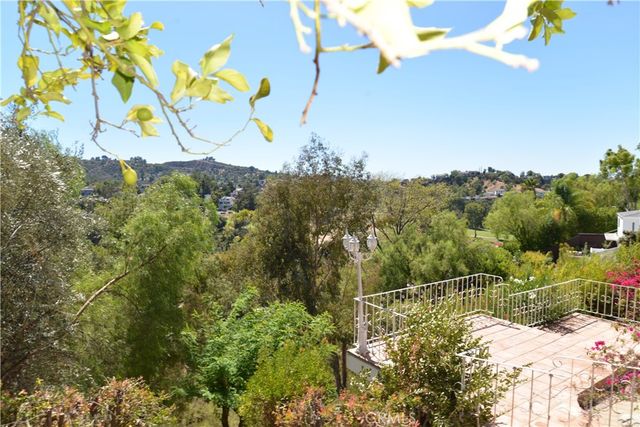 20962 Bandera Street, Woodland Hills, CA 91364