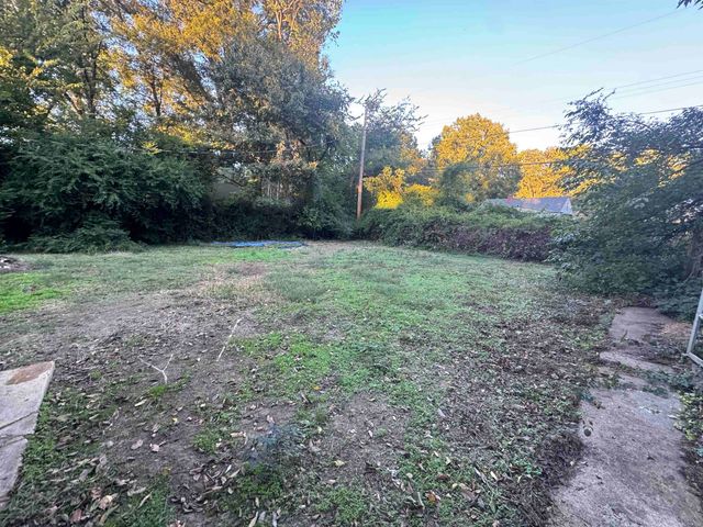 814 COLONIAL RD, Memphis, TN 38117