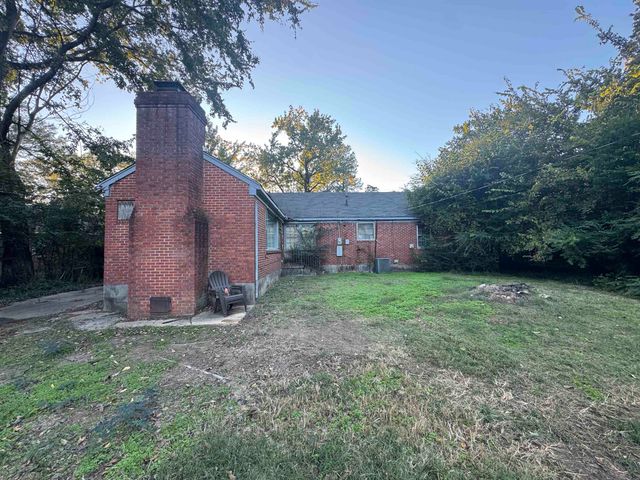 814 COLONIAL RD, Memphis, TN 38117