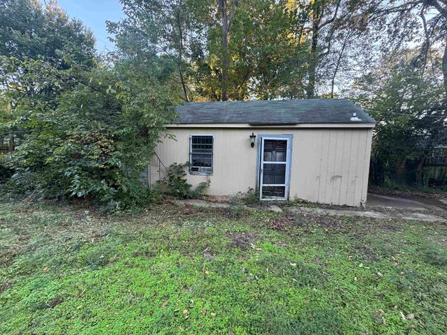 814 COLONIAL RD, Memphis, TN 38117