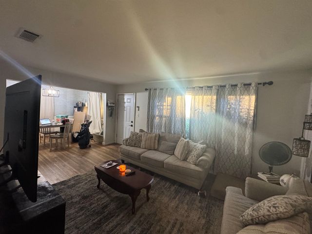 814 COLONIAL RD, Memphis, TN 38117