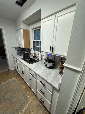 814 COLONIAL RD, Memphis, TN 38117